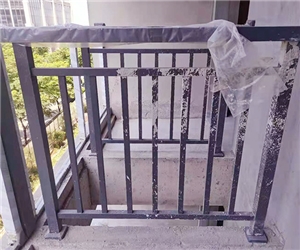 陽臺(tái)護(hù)欄 
